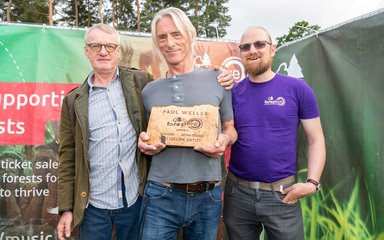  Paul Weller honoured by Forest Live 