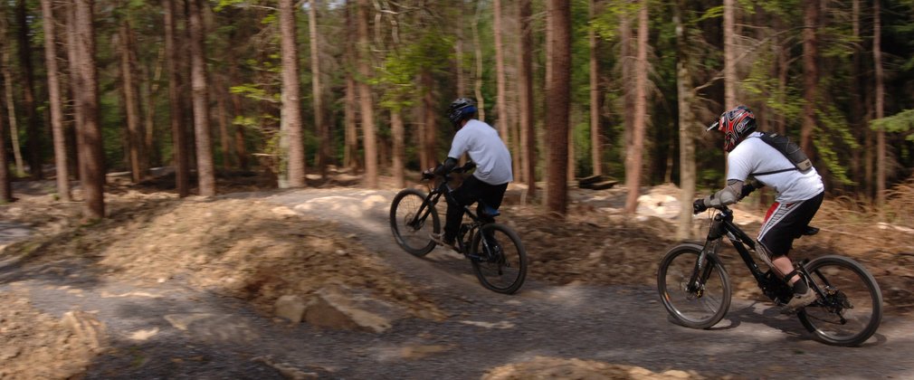 Two cyclists on the skills loop