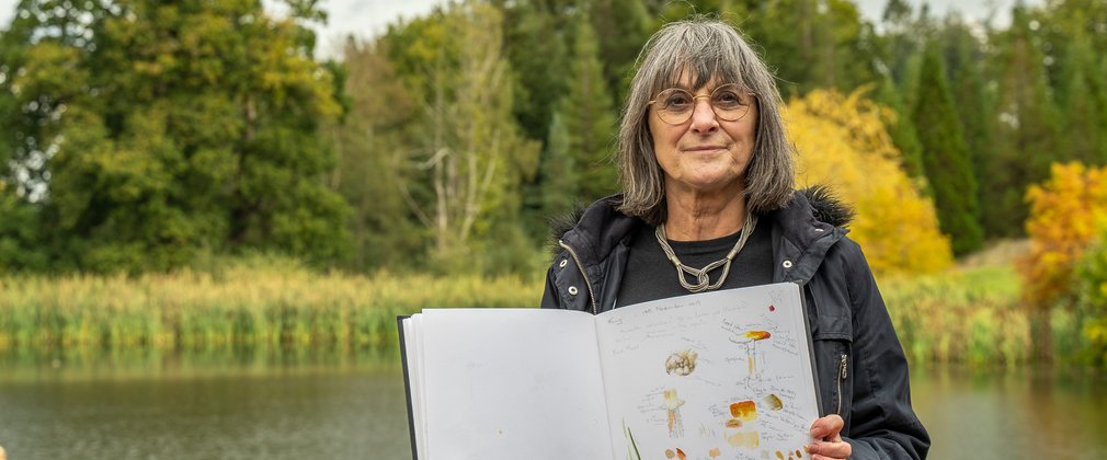 Pearl Bostock of The Bedgebury Pinetum Florilegium Society