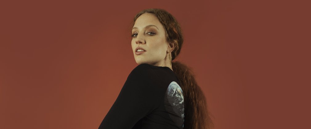 Photograph of Jess Glynne