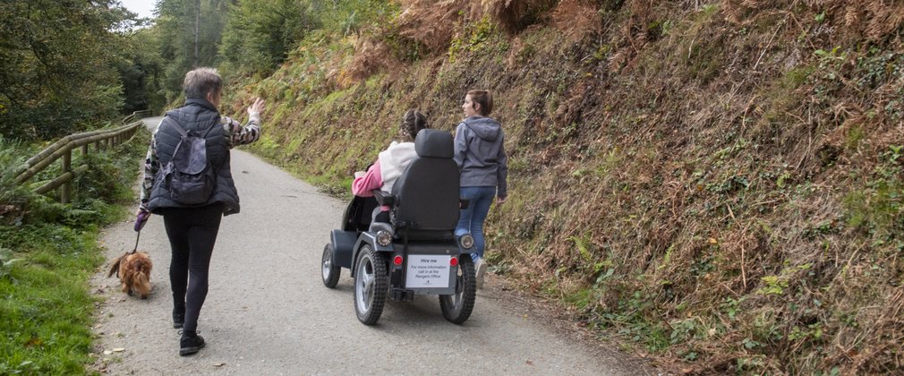 Walkers and Tramper user on walking trail