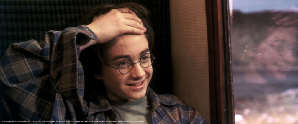 Harry Potter on the Hogwarts express showing his lightning bolt scar