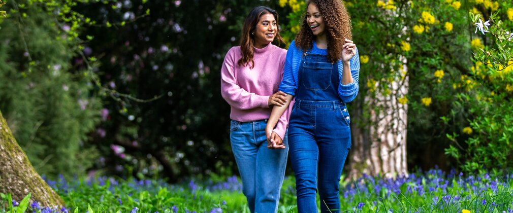 2 women in the forest