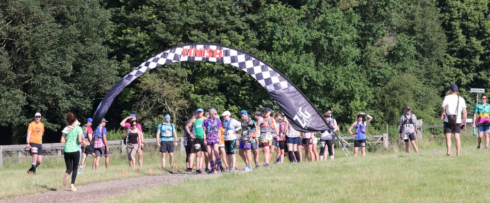 Zig Zag runners at start line