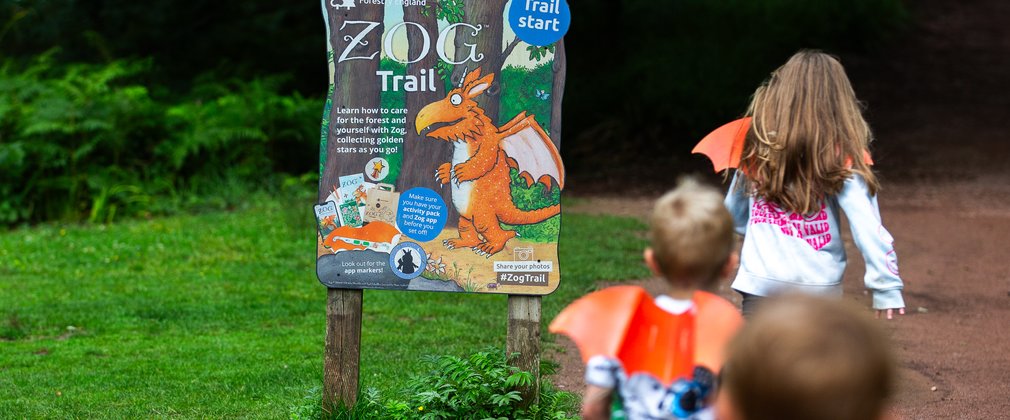 Kids starting a Zog trail in a forest