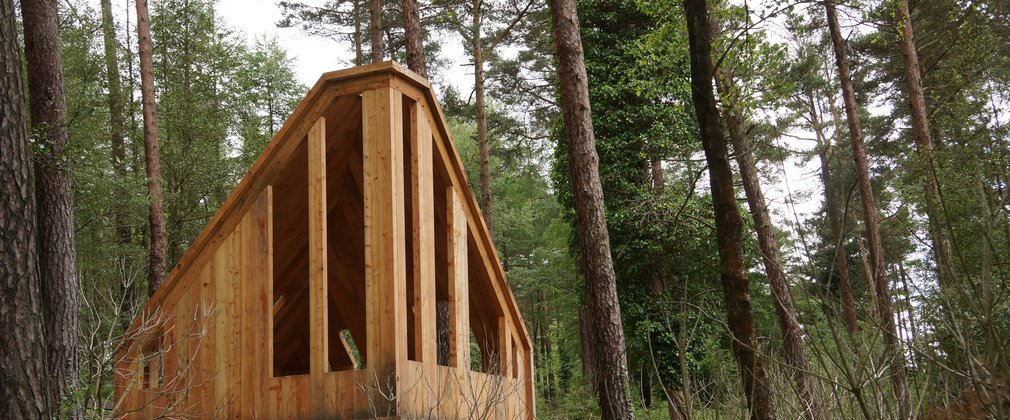 Timber structure viewing shelter