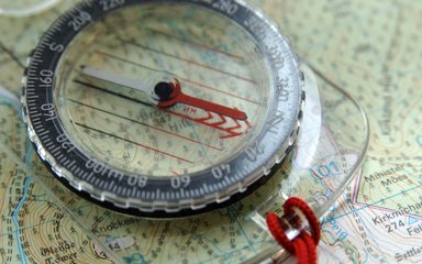 Orienteering compass