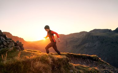 Georgia Tindley running on a trail