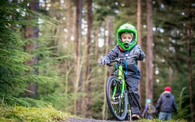 Child mountain biking in Hamsterley Forest