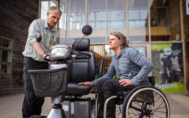 Forestry England staff member talking with a wheelchair user