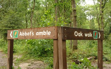 Abbots Wood sign post 