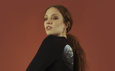 Photograph of Jess Glynne