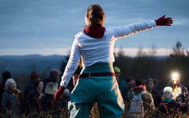 Actor in the forest with audience - Hunting of the snark theatre
