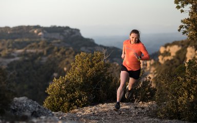 Georgia Tindley running on a trail