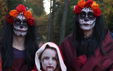 Women with skeleton face paint 