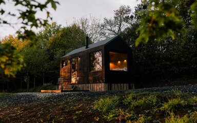Unyoked off grid cabin in Suffolk, England