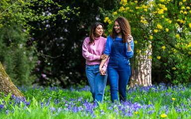 2 women in the forest