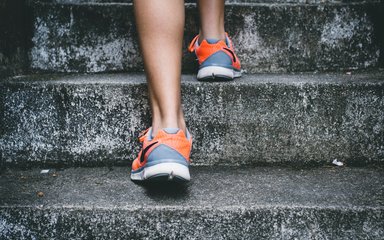 Runner header up stairs