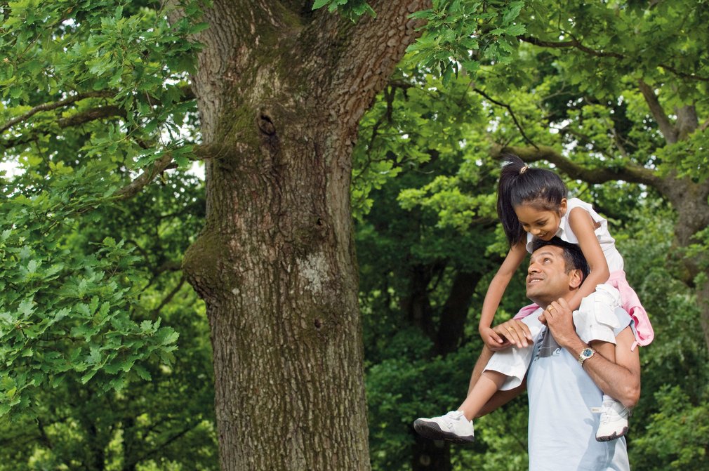 Father with daughter on shoulders