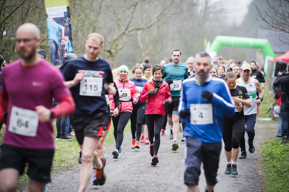 runners at start of Hamsterley Forest 10k