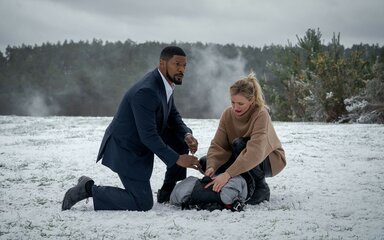 Back In Action. (L to R) Jamie Foxx as Matt and Cameron Diaz as Emily in Back In Action